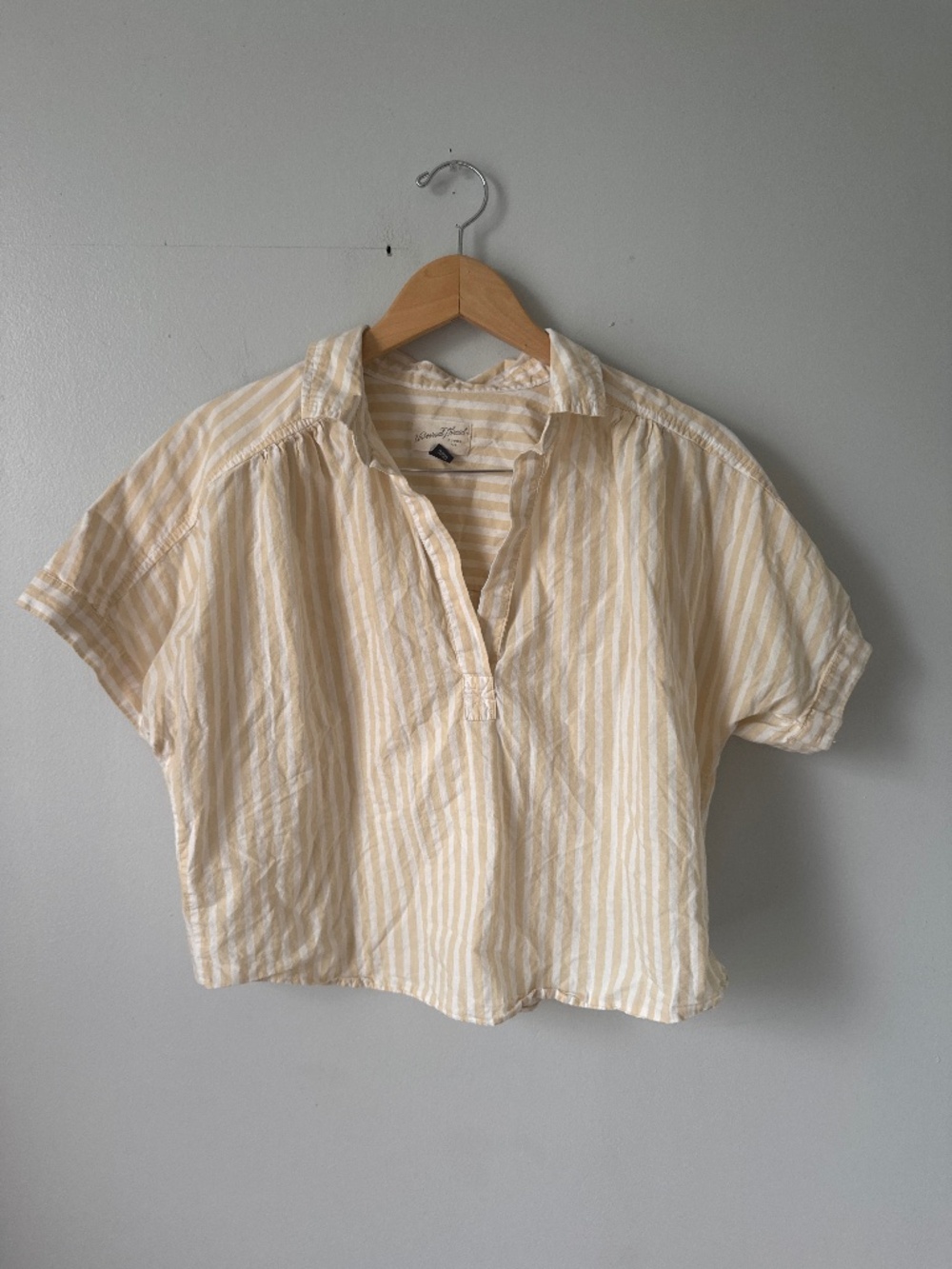 Universal thread goods co. striped cropped, short sleeve collared shirt